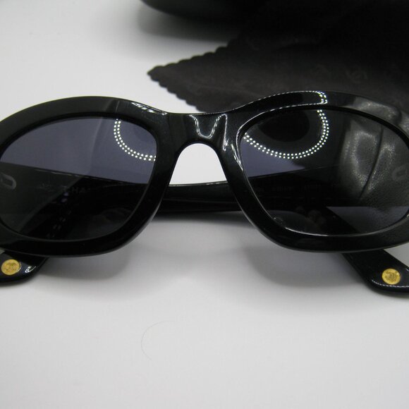 Rare Authentic Chanel 5009 Black Sunglasses w/quilted arms - Picture 2 of 9